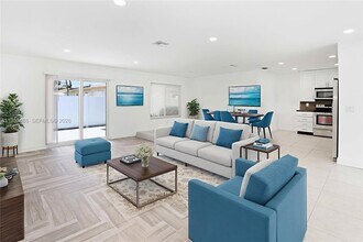 1110 S 14th Ave in Hollywood, FL - Foto de edificio - Building Photo