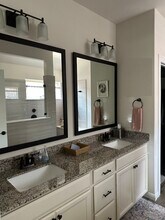 22208 Coyote Cave Trl in Briarcliff, TX - Foto de edificio - Building Photo