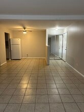 1075 Valley Ln, Unit 309 in Hoffman Estates, IL - Building Photo - Building Photo