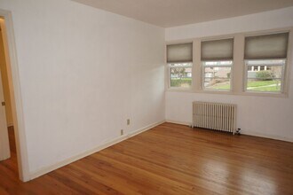 235 NE 61st Ave in Portland, OR - Building Photo - Building Photo