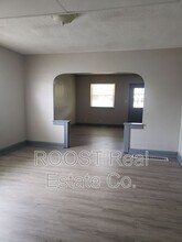 209-211-211 N Hague Ave in Columbus, OH - Foto de edificio - Building Photo