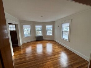 88 Greaton Rd in Boston, MA - Foto de edificio - Building Photo