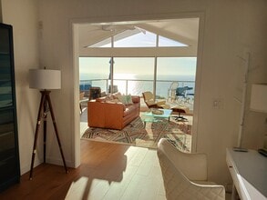 31956 Sunset Ave, Unit The Hummingbird House Top in Laguna Beach, CA - Building Photo - Building Photo