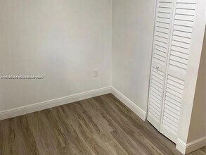 7390 SW 30th Terrace in Miami, FL - Foto de edificio - Building Photo