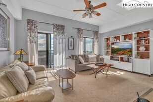 303 Sugar Top Dr in Sugar Mountain, NC - Building Photo