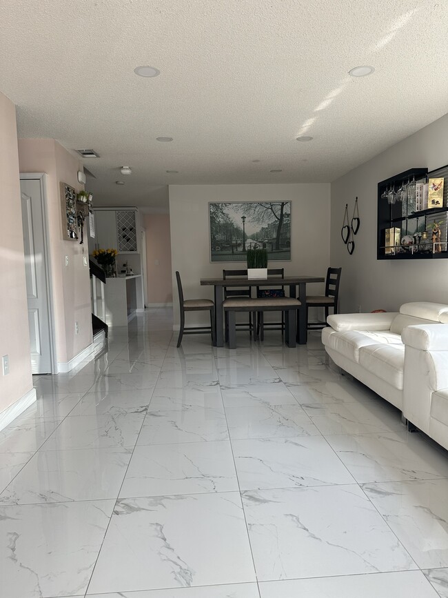 15861 SW 70th Terrace in Miami, FL - Building Photo - Building Photo