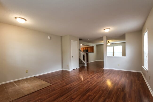 10743 Timothy Ln in Indianapolis, IN - Foto de edificio - Building Photo