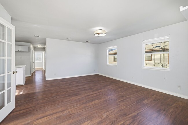 213 W Davis St in Kerrville, TX - Building Photo - Building Photo