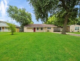 1413 3rd Ave N in Texas City, TX - Building Photo