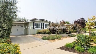 6926 E Rendina St in Long Beach, CA - Building Photo