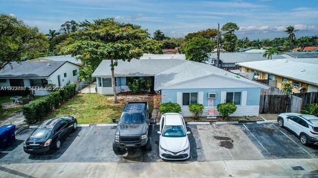 5861 NE 18th Ave in Fort Lauderdale, FL - Building Photo - Building Photo