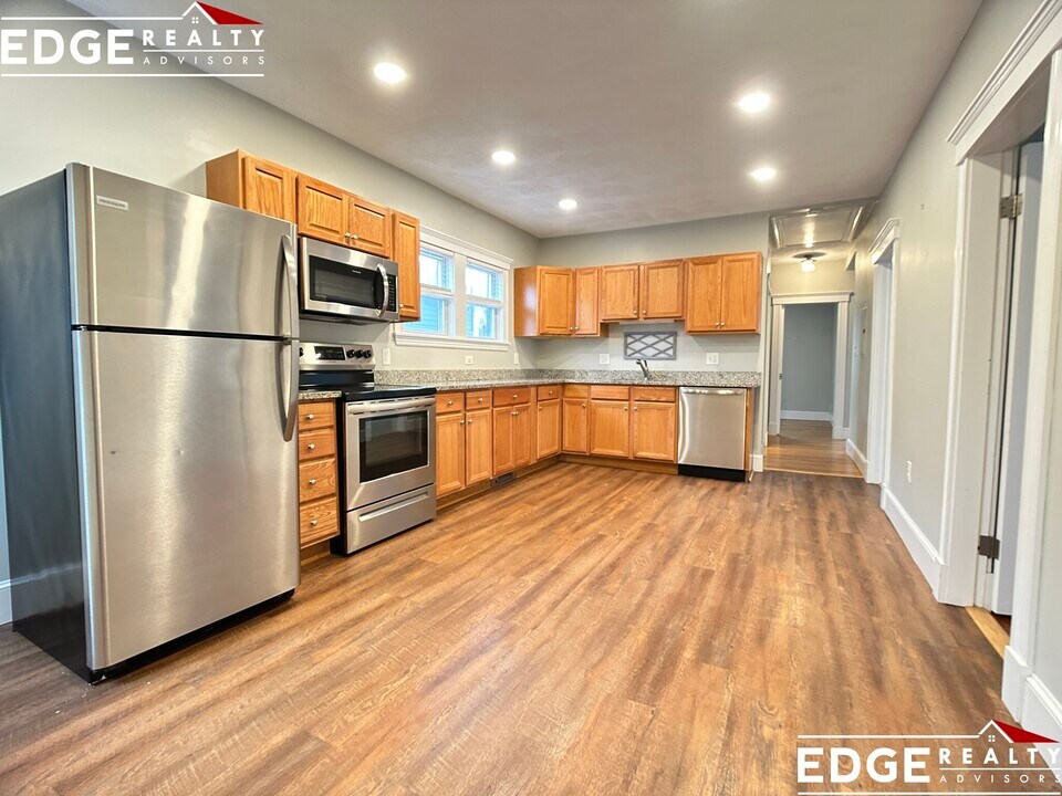51 1st St in Medford, MA - Building Photo