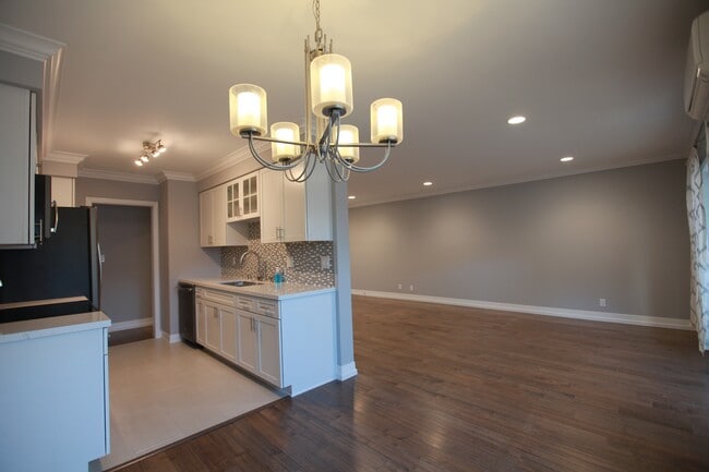 1143 6th St, Unit 104