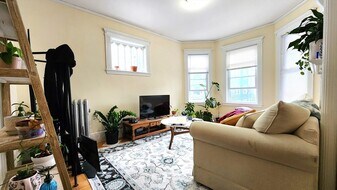 6 Newton St in Cambridge, MA - Building Photo