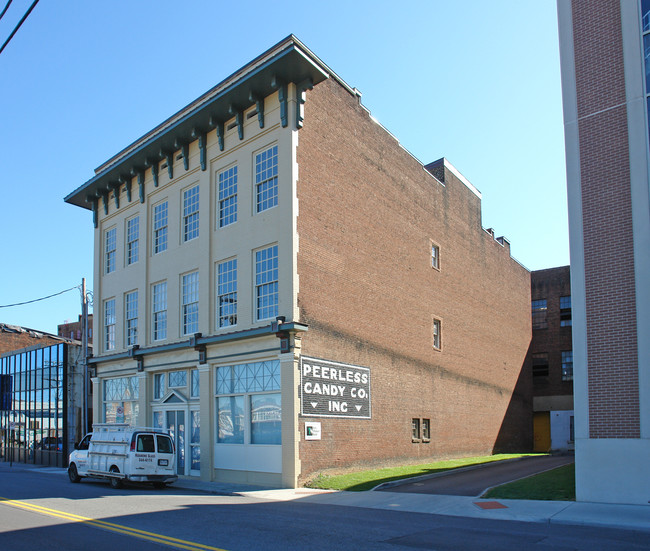 324 Salem Ave SW in Roanoke, VA - Foto de edificio - Building Photo