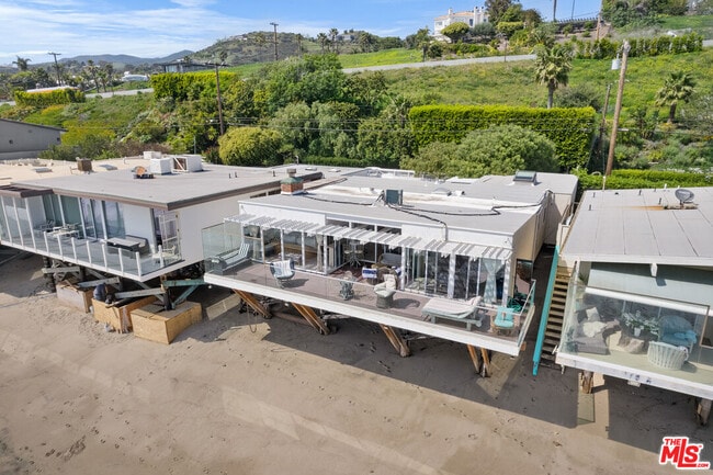 27060 Malibu Cove Colony Dr in Malibu, CA - Foto de edificio - Building Photo