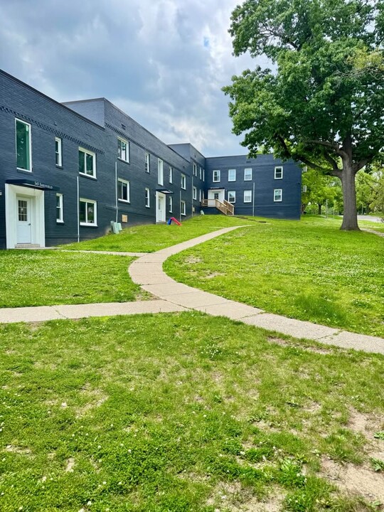 Bradley Apartments in Flint, MI - Foto de edificio