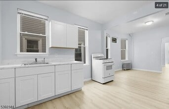 38 Franklin Ave in West Orange, NJ - Building Photo - Building Photo