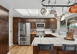 51 Calle Escalon in Camarillo, CA - Foto de edificio - Building Photo