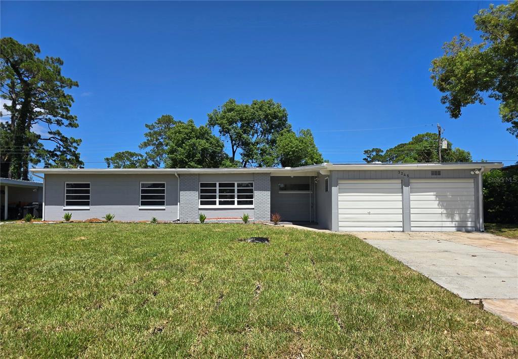 3245 Royal Palm Ct in Titusville, FL - Building Photo