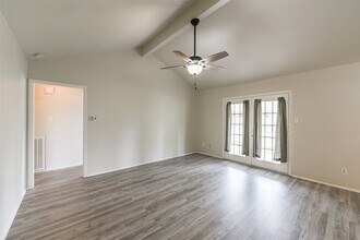 5514 Vickita Dr in Houston, TX - Foto de edificio - Building Photo