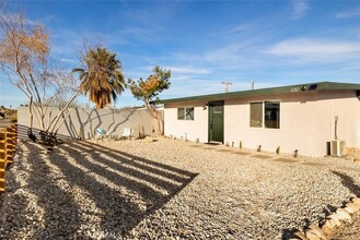 6283 Lupine Ave, Unit 302 in Twentynine Palms, CA - Foto de edificio - Building Photo