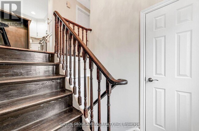 14 Chippawa Ct in Barrie, ON - Building Photo - Building Photo