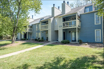 The Oaks Apartments in Raleigh, NC - Foto de edificio - Building Photo