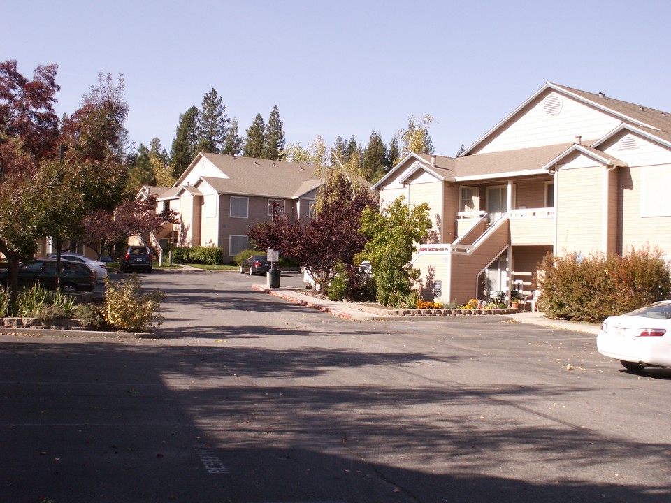 Olympia Garden Apartments in Grass Valley, CA - Building Photo