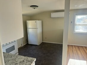 842 State Rd, Unit 842 State Rd Unit 2 in Westport, MA - Foto de edificio - Building Photo