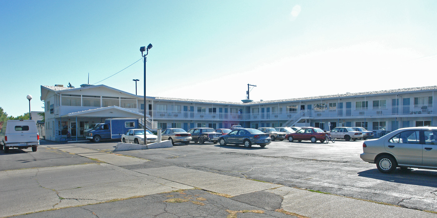 Connections Apartments in Yakima, WA - Building Photo