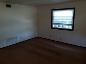 1000 Delaware Ave in Ames, IA - Building Photo - Building Photo