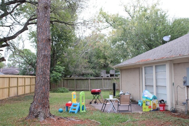 property at 819 Walbrook Dr