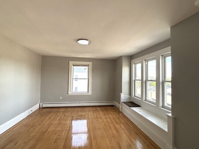 8 Hooper St in Worcester, MA - Building Photo - Building Photo