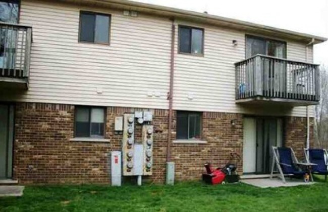 5232 Pointe Dr in East China, MI - Foto de edificio - Building Photo