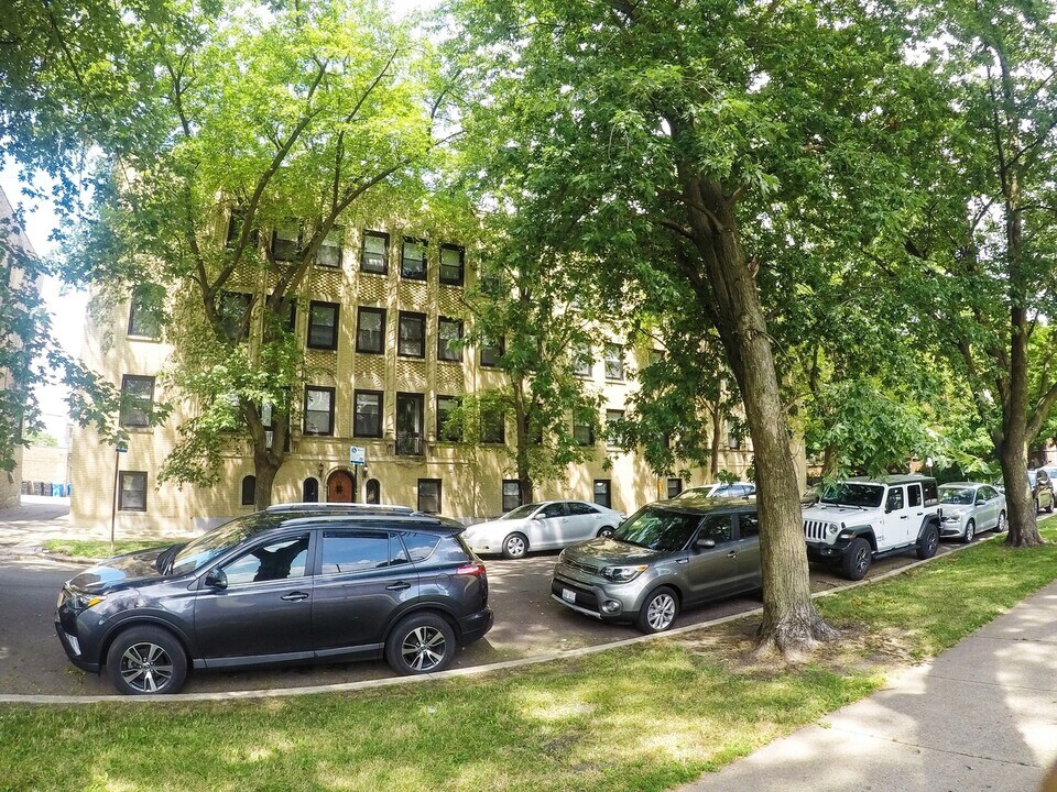 2634 W Glenlake Ave in Chicago, IL - Building Photo