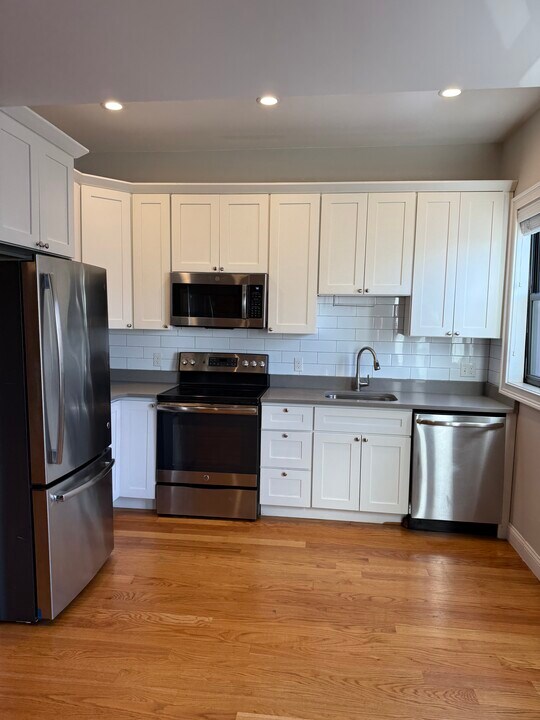 151 Meridian St, Unit 2 in Boston, MA - Building Photo