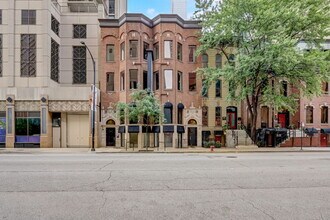 20 W Ontario St, Unit 400 in Chicago, IL - Building Photo - Building Photo