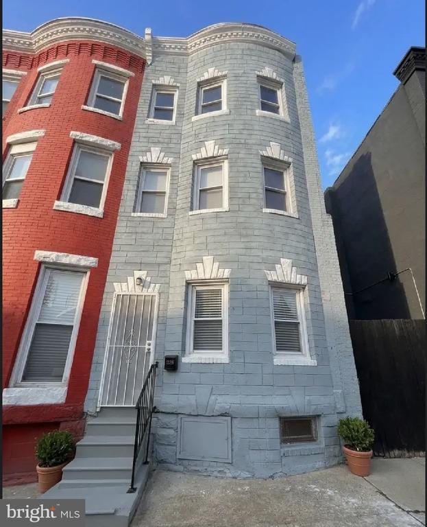 1028 E North Ave