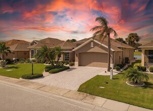 1039 Emerald Dunes Dr in Sun City Center, FL - Building Photo - Building Photo