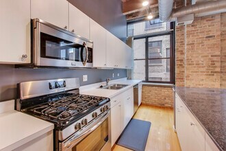 375 W Erie St in Chicago, IL - Building Photo - Building Photo