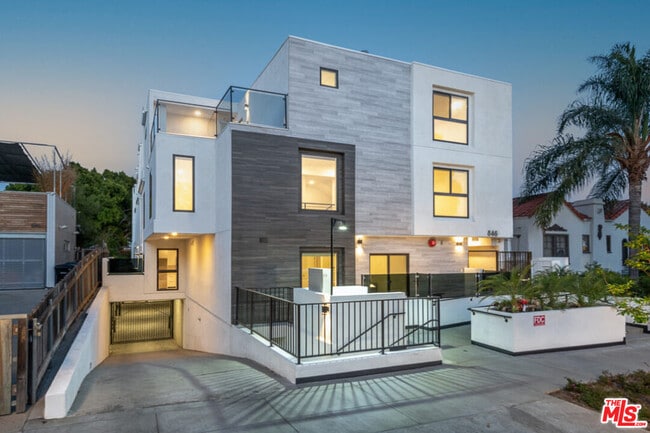 846 N Alta Vista Blvd in Los Angeles, CA - Building Photo - Building Photo