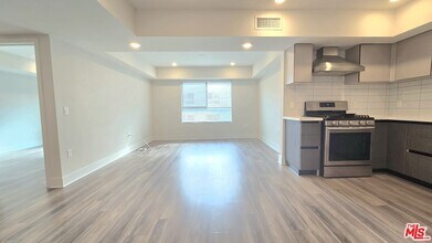 5030 Rosewood Ave in Los Angeles, CA - Building Photo - Building Photo