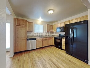 582 W 91st Dr in Thornton, CO - Foto de edificio - Building Photo