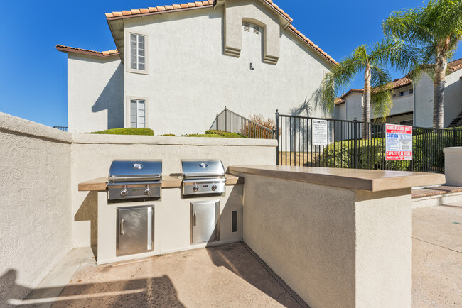 Murrieta Meadows Apartments in Murrieta, CA - Building Photo - Building Photo