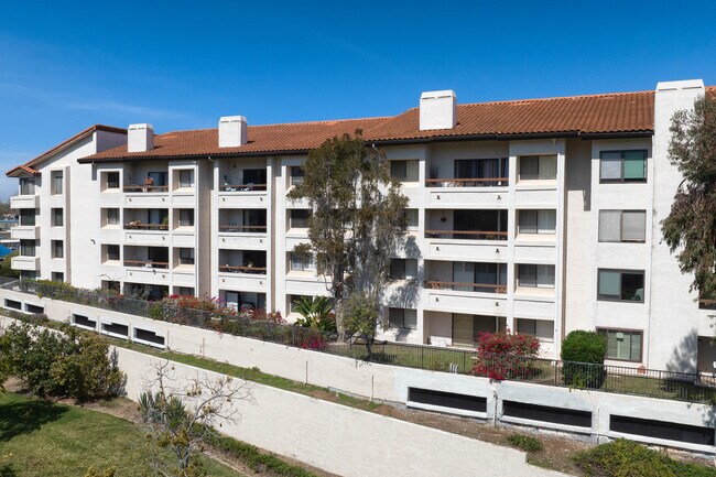 Presidio Place in San Diego, CA - Building Photo - Building Photo