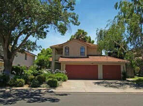 2524 Garlandwood Dr in Modesto, CA - Building Photo - Building Photo