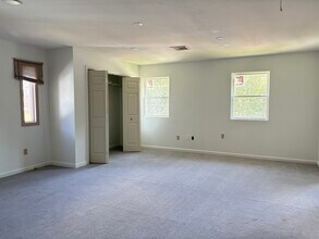830 Johnson Ave, Unit 830 Johnson Ave #2 in Johnson City, TN - Foto de edificio - Building Photo