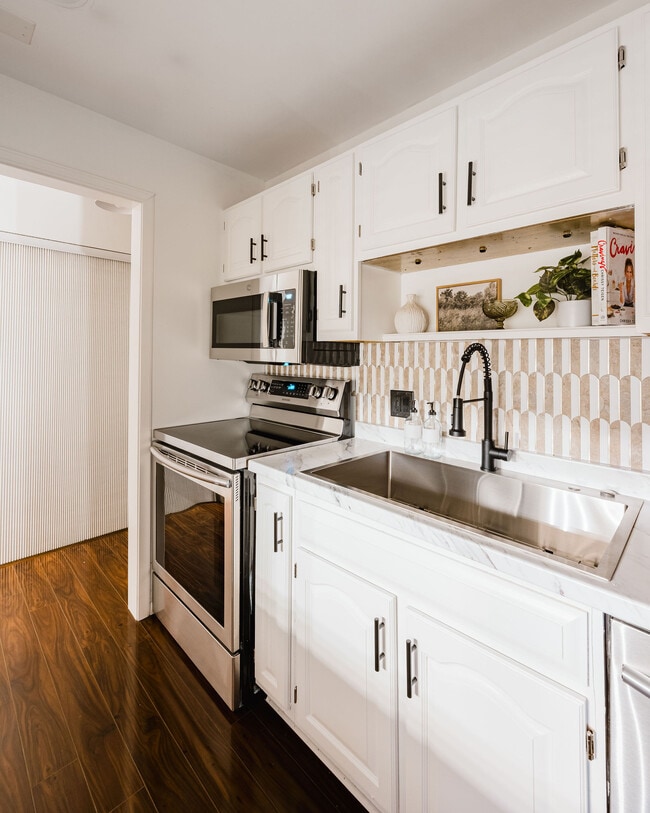 35 Nathan Ln N, Unit 109 in Plymouth, MN - Building Photo - Building Photo