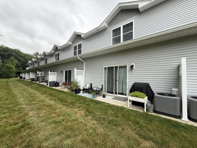 1 Camelia Ave in Concord, NH - Building Photo - Building Photo